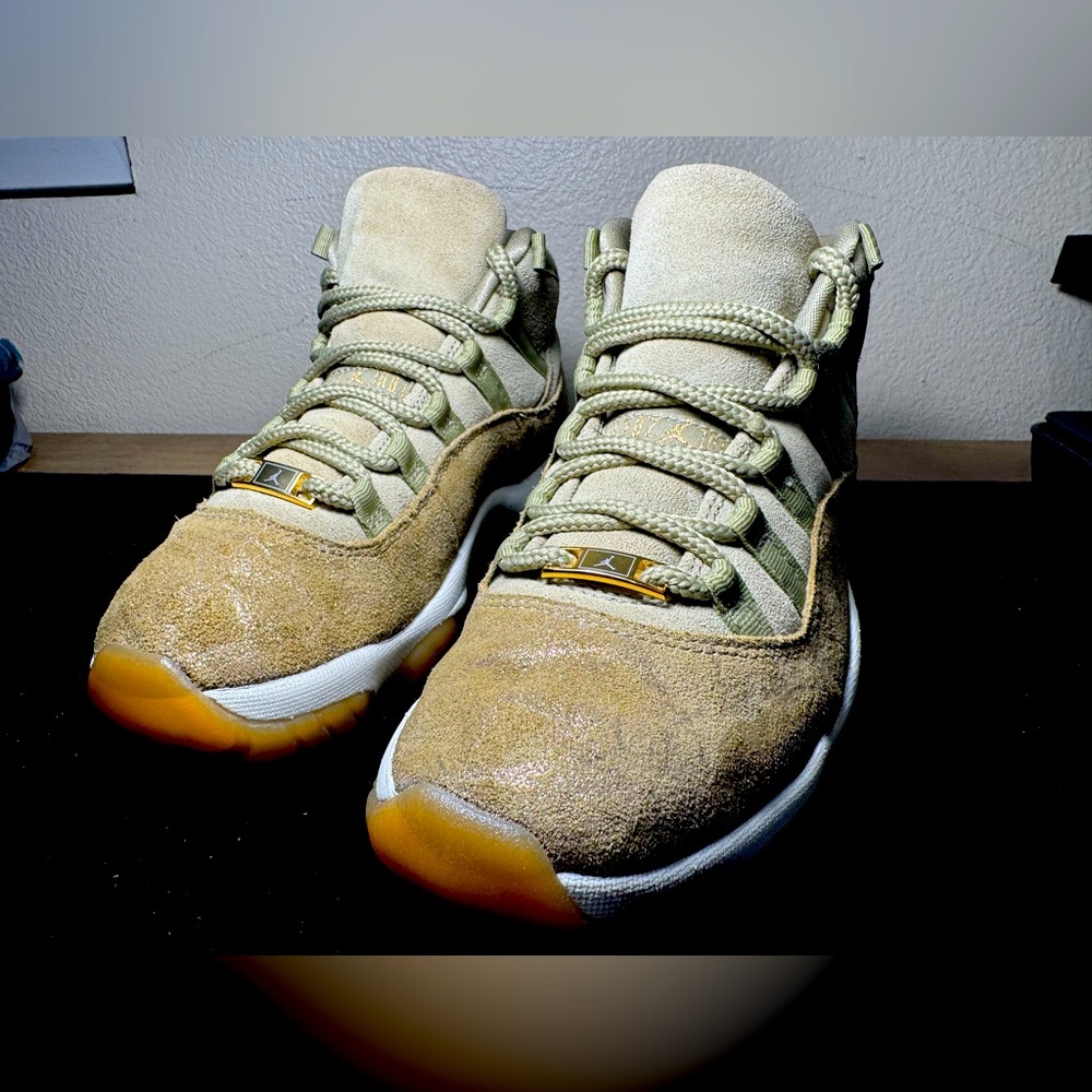 Jordan Athletic Shoes in Tan and Gold